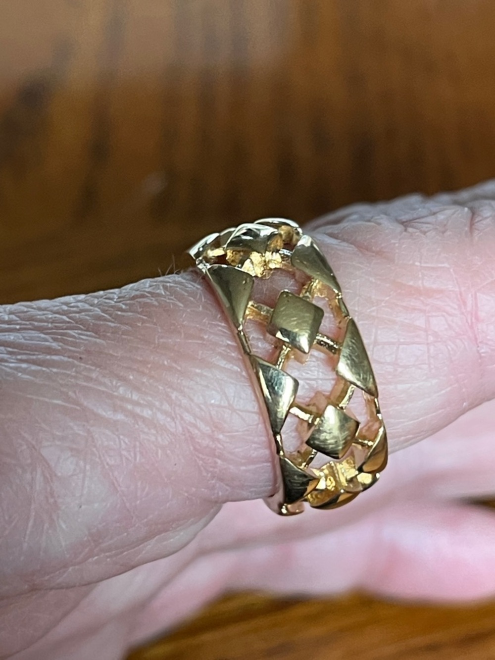 Avon Gold Tone Guilded Trellis Open Lattice Ring Size 8